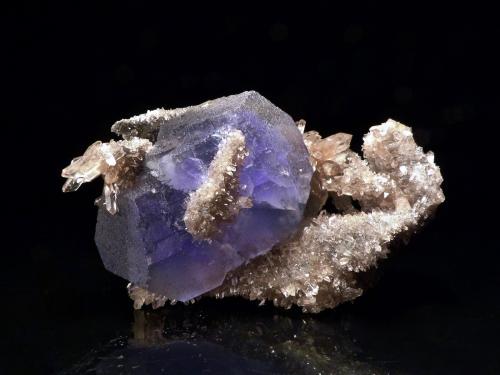 Fluorita<br />Provincia Fujian, China<br />8 x 5 x 4,5 cm<br /> (Autor: Josele)