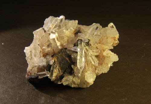 Quartz and Siderite<br />Municipio La Belleza, Vélez Province, Santander Department, Colombia<br />43mm x 25mm x 36mm<br /> (Author: franjungle)