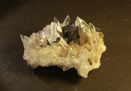 Quartz and Siderite<br />Municipio La Belleza, Vélez Province, Santander Department, Colombia<br />43mm x 25mm x 36mm<br /> (Author: franjungle)