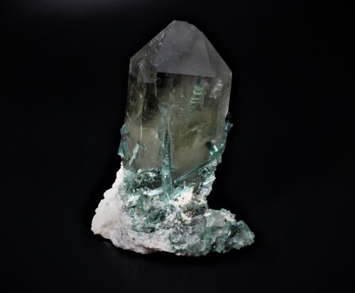 Quartz, Elbaite (Tourmaline Group) variety indicolite<br />Pirineus Mine, Monte Belo, Itinga, Jequitinhonha, Minas Gerais, Brazil<br />160 mm x 135 mm x 115 mm<br /> (Author: Don Lum)