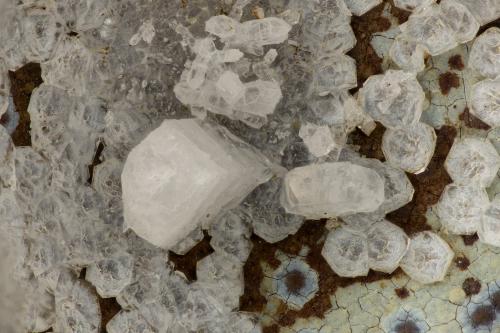 Phillipsite-Ca associated with Paulingite-Ca<br />Arroyo Three Mile, Ritter, Condado Grant, Oregon, USA<br />FOV = 3.6 mm<br /> (Author: Doug)