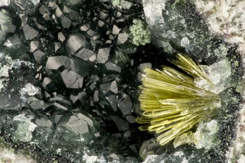 Epidote, Calcite<br />Kapaa Quarries, Kailua, Oahu Island, Honolulu County, Hawaii, USA<br />FOV = 2.9<br /> (Author: Doug)