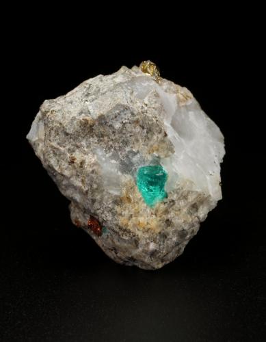 Beryl (variety emerald), Calcite, Pyrite<br />Chivor (distrito minero), Municipio Chivor, Cinturón Esmeraldífero Oriental, Departamento Boyacá, Colombia<br />30x27x21mm, xl=5mm<br /> (Author: Fiebre Verde)