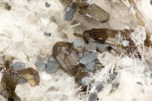 Enstatite, Ilmenite, Fluorapatite<br />Summit Rock, Klamath County, Oregon, USA<br />FOV = 3.2 mm<br /> (Author: Doug)