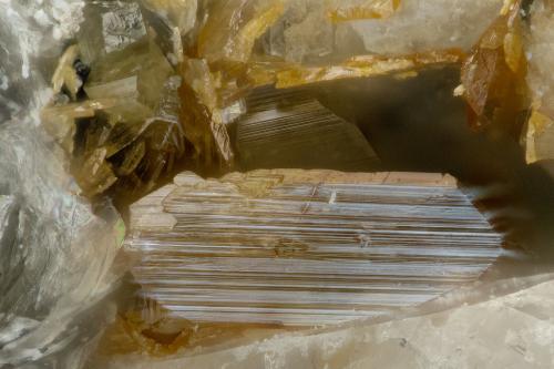 Brookite<br />Zona Hansen Creek Crystal, arroyo Hansen, North Bend, Condado King, Washington, USA<br />FOV = 1.3 mm<br /> (Author: Doug)
