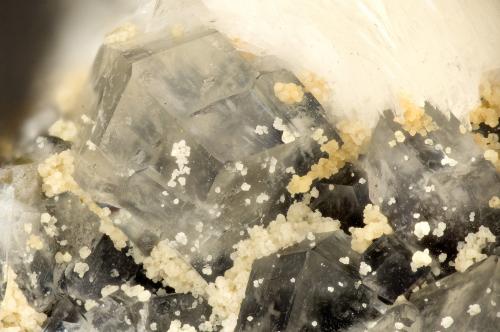 Phillipsite<br />Big Bend, Kimberley, Condado Grant, Oregon, USA<br />FOV = 3.4 mm<br /> (Author: Doug)