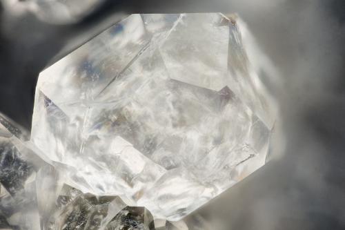 Analcime<br />Devils Backbone, Brazo norte del río John Day, Ritter, Condado Grant, Oregon, USA<br />FOV = 3.7 mm<br /> (Author: Doug)