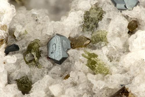 Ilmenite, Augite<br />Summit Rock, Klamath County, Oregon, USA<br />FOV = 2.8 mm<br /> (Author: Doug)