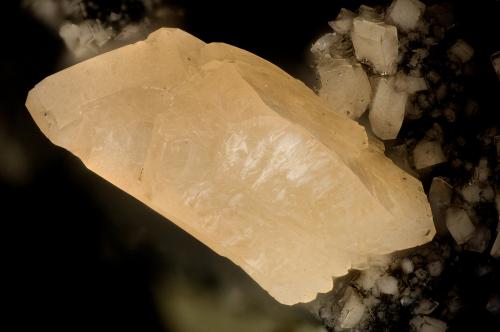 'Heulandite'<br />Big Tree Creek, Yacolt, Clark County, Washington, USA<br />FOV = 3.5 mm<br /> (Author: Doug)