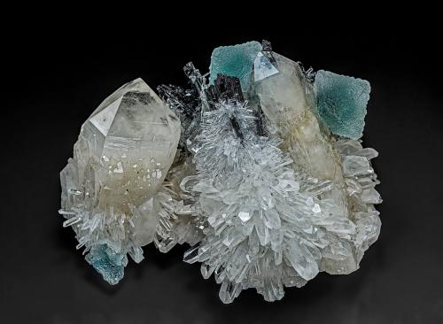 Quartz, Fluorite, Hübnerite<br />Huayllapon Mine (Huallapon Mine), Pasto Bueno, Pampas District, Pallasca Province, Ancash Department, Peru<br />12.2 x 8.5 cm<br /> (Author: am mizunaka)