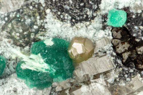 Chlorargyrite, Cornwallite<br />Gold Hill Mine, Gold Hill, Gold Hill District, Tooele County, Utah, USA<br />FOV = 0.9 mm<br /> (Author: Doug)