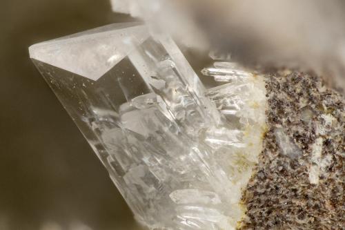 Epistilbite<br />Puu o Ehu Quarry, Kailua, Oahu Island, Honolulu County, Hawaii, USA<br />FOV = 3.4 mm<br /> (Author: Doug)