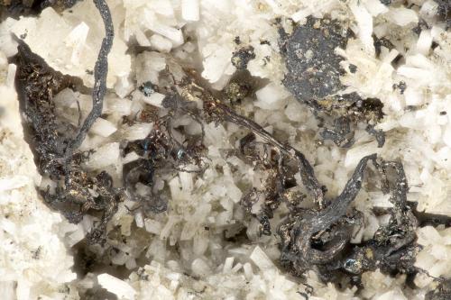 Silver, Laumontite<br />Mina Dankoe (Mina Horn Silver), Keremeos, División Osoyoos Mining, Columbia Británica, Canadá<br />FOV = 3.4<br /> (Author: Doug)