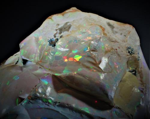 Opal<br />Yita Ridge, Menz and Gishe (Menz na Gishe), Región Amhara, Etiopía<br />87 mm x 84 mm x 75 mm<br /> (Author: Don Lum)