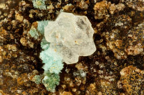 Variscite<br />Mina Silver Coin, Valmy, Distrito Iron Point, Condado Humboldt, Nevada, USA<br />FOV = 1.5 mm<br /> (Author: Doug)