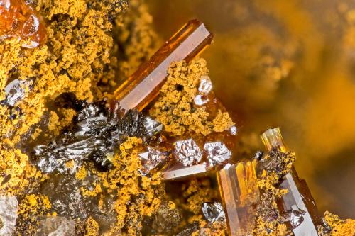 Mottramite, Vanadinite<br />Shelby Mine, White Hills, Cerbat Mountains, Gold Basin District, Mohave County, Arizona, USA<br />FOV = 3.2 mm<br /> (Author: Doug)