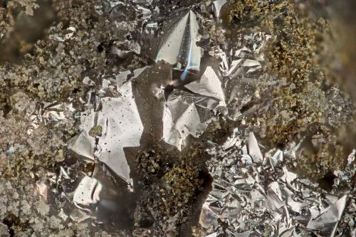 Rheniite<br />Volcán Kudriavy (Volcán Kudryavyi) , Isla Iturup, Islas Kuril (Islas Kuriles), Oblast Sakhalin, Rusia<br />FOV = 1.8 mm<br /> (Author: Doug)