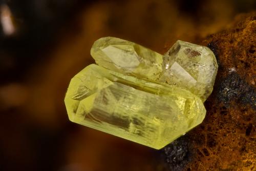 Cerussite<br />Dundas, Zeehan District, West Coast Council, Tasmania, Australia<br />FOV = 3.2 mm<br /> (Author: Doug)