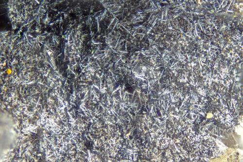 Pyrolusite<br />Mina Stank, Barrow-in-Furness, (antes Cumberland), Cumbria, Inglaterra / Reino Unido<br />FOV = 2.0 mm<br /> (Author: Doug)