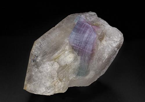 Tourmaline, Quartz<br />Mina Mountain Lily, Monte Aguanga, Oak Grove, Distrito Aguanga Mountain, Condado San Diego, California, USA<br />10.0 x 5.5 cm<br /> (Author: am mizunaka)