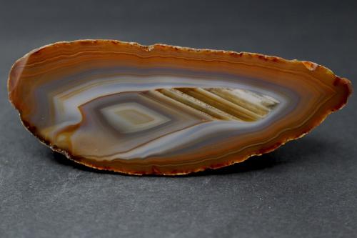 Cuatia agate cut and polished. Specimen shows fortification pattern with Uruguayan lines. (Author: condoragatemines)