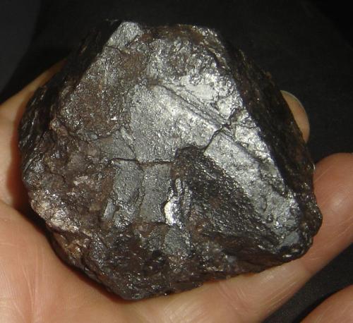 Magnetite<br />Distrito Antonio Pereira, Ouro Preto, Minas Gerais, Brasil<br />7,3 x 7,1 x 6,6 cm<br /> (Author: Anísio Cláudio)