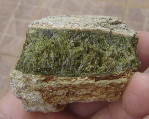 Epidote<br />Morro das Pedras, Formiga, Minas Gerais, Brazil<br />9 x 8 x 4 cm<br /> (Author: Anísio Cláudio)