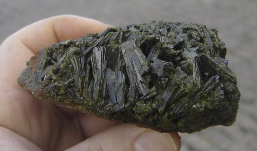 Epidote<br />Morro das Pedras, Formiga, Minas Gerais, Brazil<br />10 x 7 x 4,6 cm<br /> (Author: Anísio Cláudio)