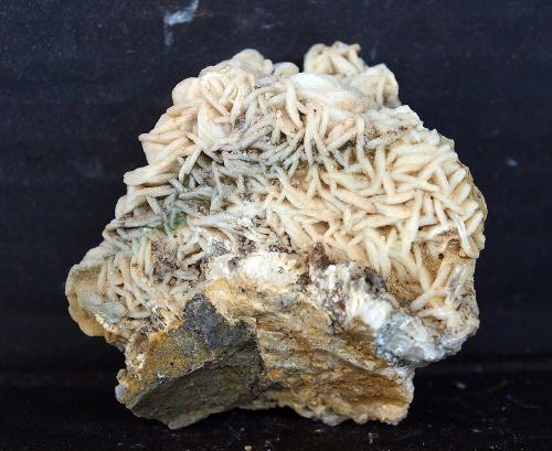 Cuarzo (variedad calcedonia)<br />Volcán Cabezo Negro de Zeneta, Murcia, Comarca Huerta de Murcia, Región de Murcia (Murcia), España<br />4.5 x 4 cm<br /> (Autor: Pedro Antonio)