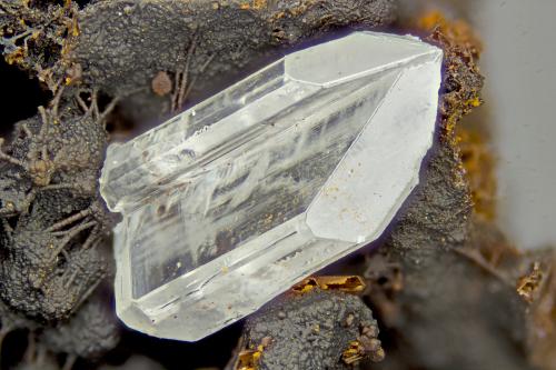 Cerussite<br />Su Corovau Mine, Domusnovas, Sud Sardegna Province, Sardinia/Sardegna, Italy<br />FOV = 4.0 mm<br /> (Author: Doug)