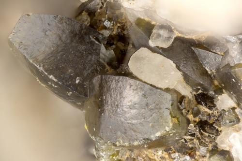 Wulfenite<br />Mina Francis Kay, Montes Pyramid, Lordsburg, Distrito Lordburg, Condado Hidalgo, New Mexico, USA<br />FOV = 3.6 mm<br /> (Author: Doug)