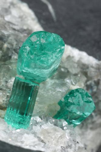 Beryl (variety emerald), Calcite, Pyrite<br />Chivor (distrito minero), Municipio Chivor, Cinturón Esmeraldífero Oriental, Departamento Boyacá, Colombia<br />77x24x45mm, longest xl=7mm<br /> (Author: Fiebre Verde)