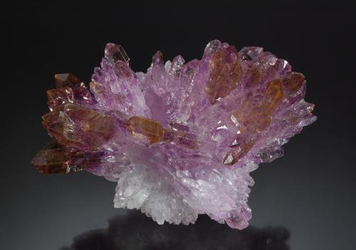 Quartz (variety amethyst)<br />Kakamunurle Quarry, Karur District, Tamil Nadu, India<br />5.1 x 7.2 xm<br /> (Author: crosstimber)