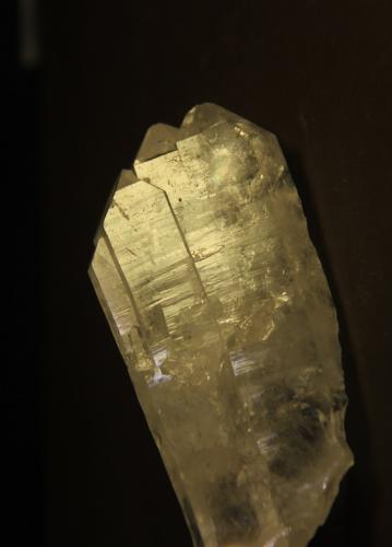 Quartz<br />Muzo (distrito minero), Cinturón Esmeraldífero Occidental, Departamento Boyacá, Colombia<br />46mm x 90mm x 20mm<br /> (Author: franjungle)