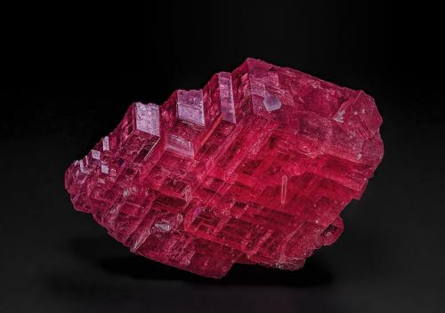 Rhodochrosite, Fluorite, Quartz<br />Mina Sweet Home, Monte Bross, Distrito Alma, Condado Park, Colorado, USA<br />6.8 x 4.7 cm<br /> (Author: am mizunaka)