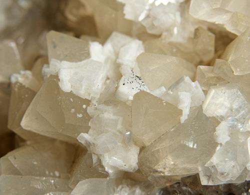 Baryte, Calcite <br />Greenside Mine, Patterdale, Eden District, former Cumberland, Cumbria, England / United Kingdom<br />Field of view 25 mm<br /> (Author: Andy Lawton)