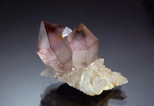 Quartz (variety amethyst)<br />Reel Mine, Iron Station, Lincoln County, North Carolina, USA<br />1.9 x 2.3 cm<br /> (Author: crosstimber)