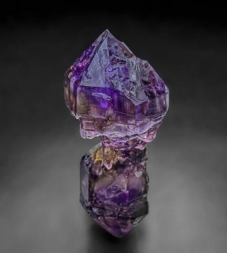 Quartz (variety amethyst)<br />Little Gem Mine, Boulder Batholith, Jefferson County, Montana, USA<br />5.4 x 2.0 cm<br /> (Author: am mizunaka)