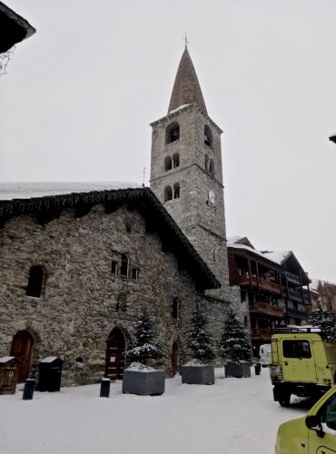 Val D’Isère, Saboya, Alpes, Francia.
La iglesia de Val D’Isère fue construida a mitades del siglo XVII con bloques de rocas carbonatadas. (Autor: Josele)