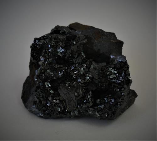 Manganite<br />Caland Pit, Steep Rock Lake area, Atikokan, Rainy River District, Ontario, Canada<br />70mm x 55mm x 35 mm<br /> (Author: Philippe Durand)