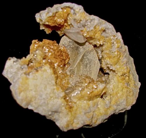 Baryte and Calcite on Dolomite<br />Afloramientos Carretera Estatal 56, Canton, Condado Washington, Indiana, USA<br />the Barite crystal is about 3.5 cm. The calcite crystal is 2 cm.<br /> (Author: Bob Harman)