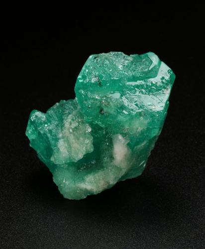 Beryl (variety emerald), Calcite<br />Coscuez mining district, Municipio San Pablo de Borbur, Western Emerald Belt, Boyacá Department, Colombia<br />27x21x20mm<br /> (Author: Fiebre Verde)