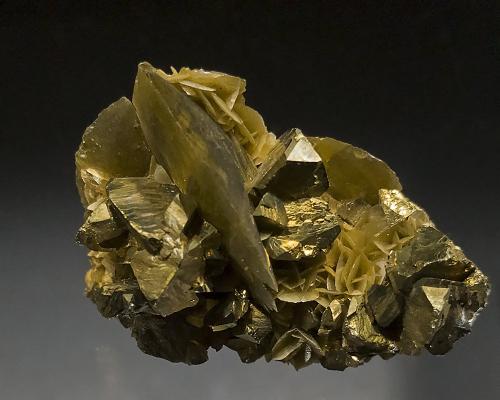 Chalcopyrite, Siderite<br />Kaiwu Mine, Hezhang, Bijie Prefecture, Guizhou Province, China<br />5 X 3.5 cm<br /> (Author: Richard Arseneau)