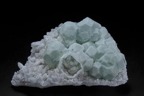 Quartz, Fluorite<br />Deer Trail Mine, Cottonwood Creek, Baldy Peak (Mount Baldy), Tushar Mountains, Marysvale, Mount Baldy District, Piute County, Utah, USA<br />10.5 x 6.3 cm<br /> (Author: am mizunaka)