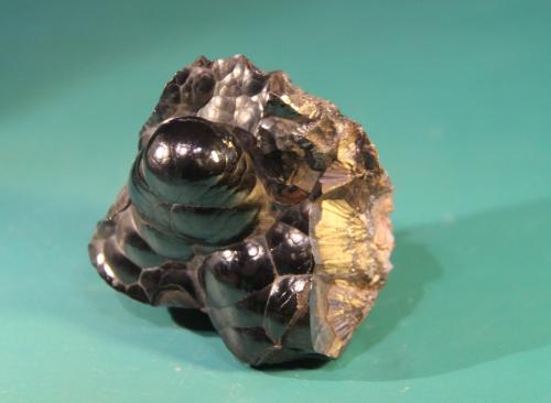 Hematite<br />Tadaout, Taouz, Er Rachidia Province, Drâa-Tafilalet Region, Morocco<br />62mm x 55mm x 53mm<br /> (Author: Firmo Espinar)