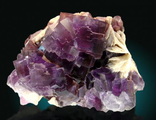 Fluorita, Barita<br />La Cabaña, Valdelmar, zona minera de Berbes, Berbes, Ribadesella, Comarca Oriente, Principado de Asturias (Asturias), España<br />15x12cm<br /> (Autor: Raul Vancouver)