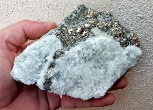Calcita sobre Pirita<br />Can Negret Quarry, Can Negret, Alaró, Mallorca, Balearic Islands / Illes Balears, Spain<br />129 mm<br /> (Autor: José Juárez Ruiz)