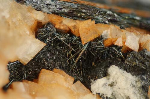 Zinkenita<br />Nueva Virginia Mine, Royo ravine, Lanzuela, Comarca Jiloca, Teruel, Aragon, Spain<br />1,5 mm<br /> (Autor: Jorgina-Agusti-Màrius)