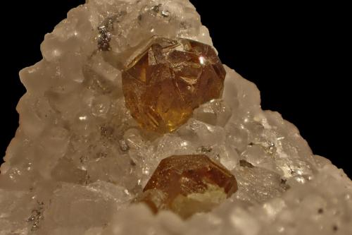 Esfalerita<br />Pedrera Berta, Turó de Can Domènech, Serra de Roques Blanques, Sant Cugat del Vallès-El Papiol, Comarca Vallès Occidental / Baix Llobregat, Barcelona, Cataluña / Catalunya, España<br />Cristal mayor 2 x 3 mm<br /> (Autor: Jorgina-Agusti-Màrius)