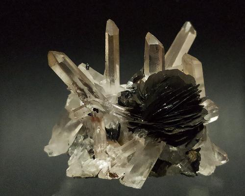 Quartz, Hematite<br />Guangdong Province, China<br />7 X 5.2 cm<br /> (Author: Richard Arseneau)